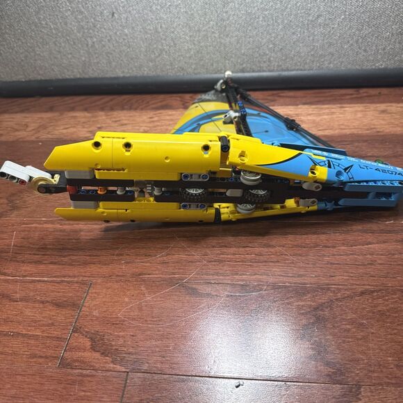 LEGO TECHNIC: Racing Yacht (42074) Complete - Picture 9 of 9